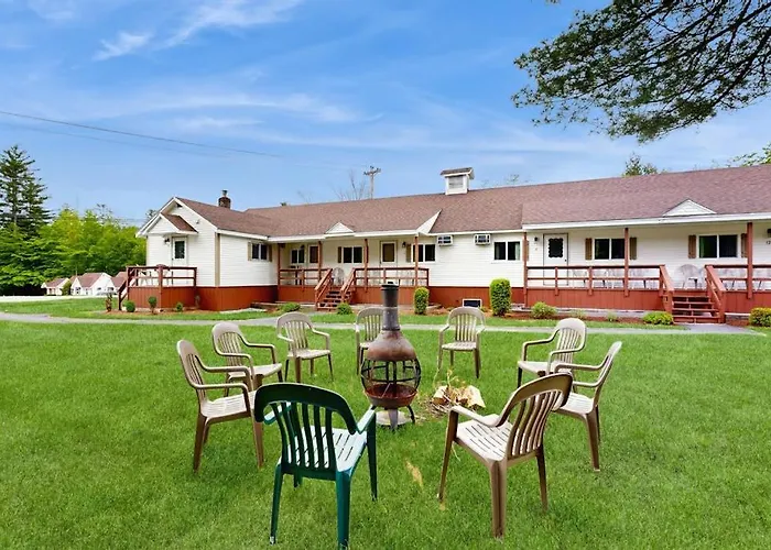Eclectic Studio Cabin W/ Kitchenette, Free Wifi, Riverfront Location & More